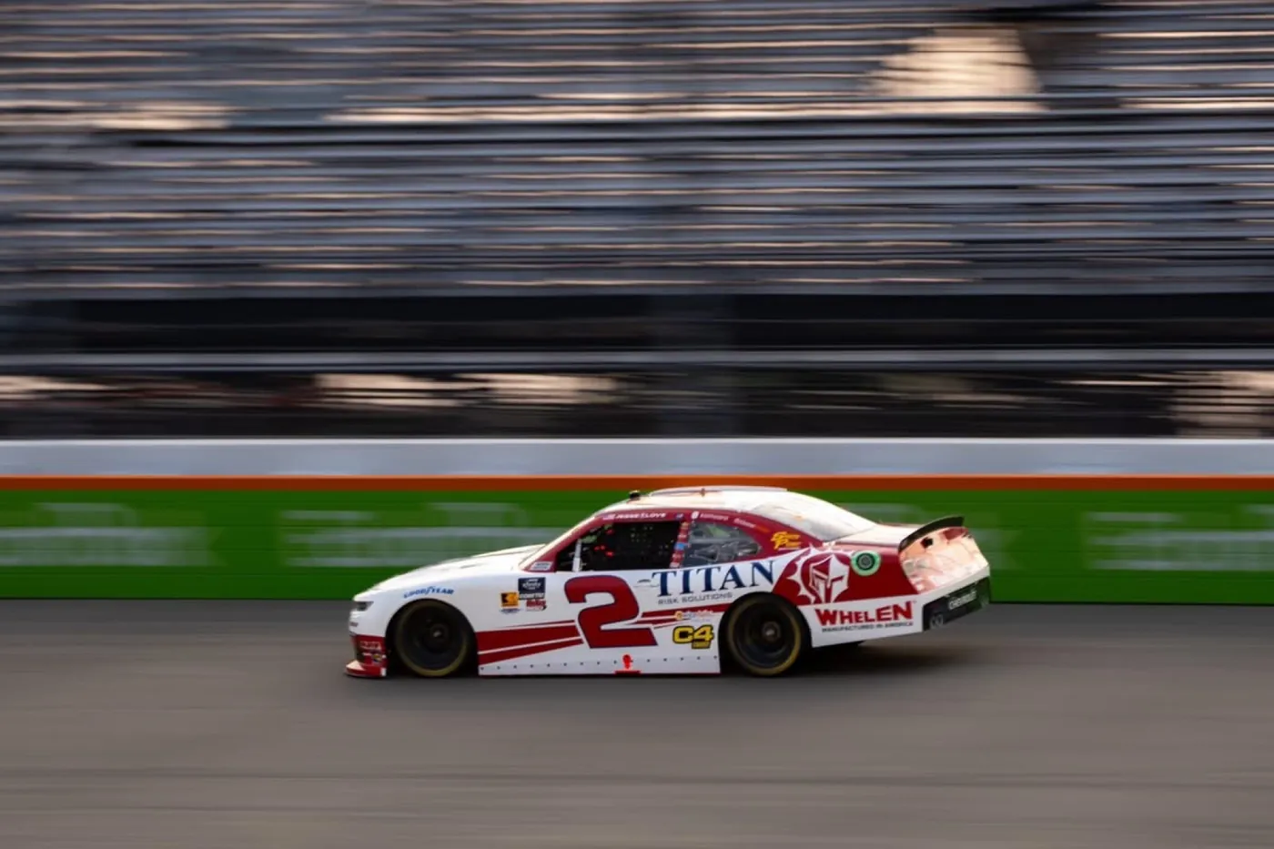 Jesse Love's Titan-liveried No. 2 at speed